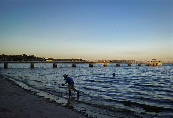 Pollution in the waters of Guanabara Bay in Rio de Janeiro