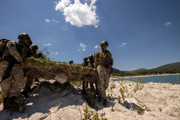 Military training of Turkish commandos in Turkiye's Isparta