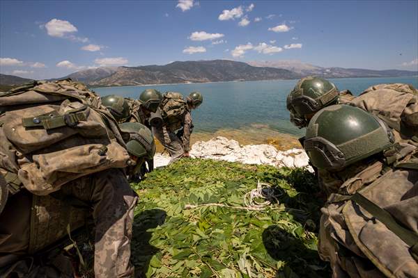 Military training of Turkish commandos in Turkiye's Isparta