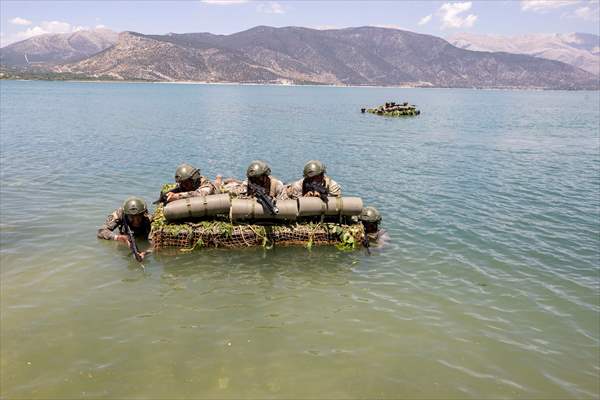 Military training of Turkish commandos in Turkiye's Isparta