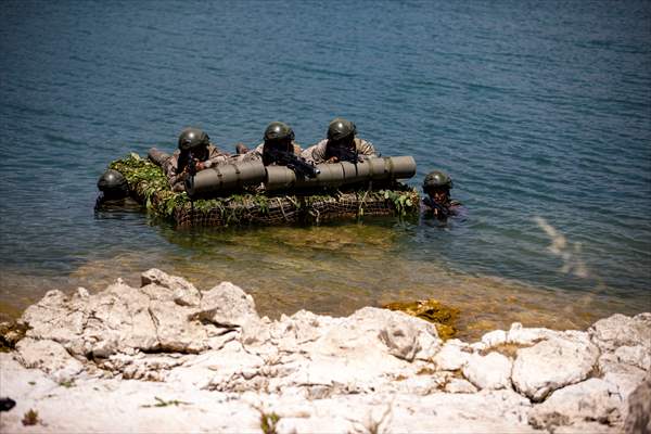 Military training of Turkish commandos in Turkiye's Isparta