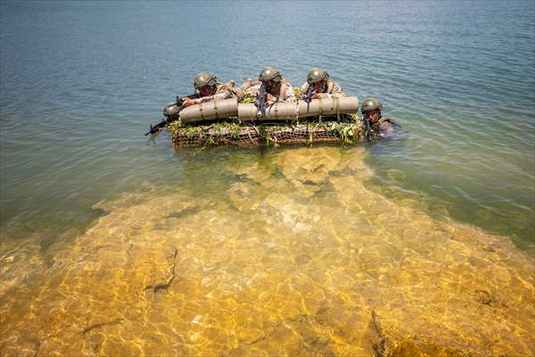 Military training of Turkish commandos in Turkiye's Isparta