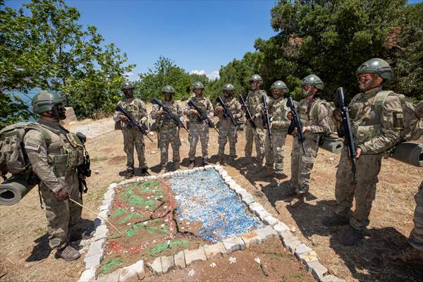 Military training of Turkish commandos in Turkiye's Isparta