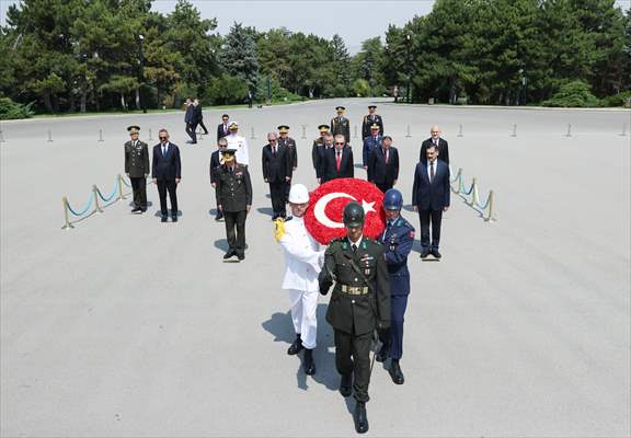 Cumhurbaşkanı Erdoğan başkanlığındaki YAŞ üyeleri Anıtkabir'i ziyaret etti