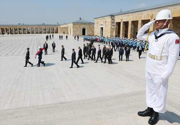 Cumhurbaşkanı Erdoğan başkanlığındaki YAŞ üyeleri Anıtkabir'i ziyaret etti