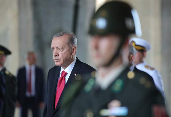Cumhurbaşkanı Erdoğan başkanlığındaki YAŞ üyeleri Anıtkabir'i ziyaret etti