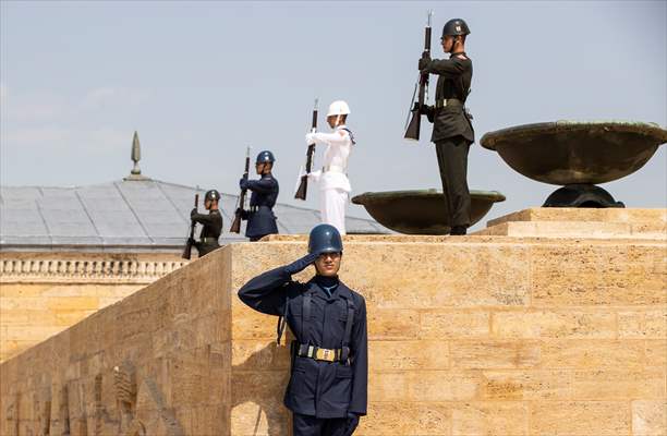 Cumhurbaşkanı Recep Tayyip Erdoğan Yüksek Askeri Şura üyeleri ile Anıtkabir'i ziyaret etti