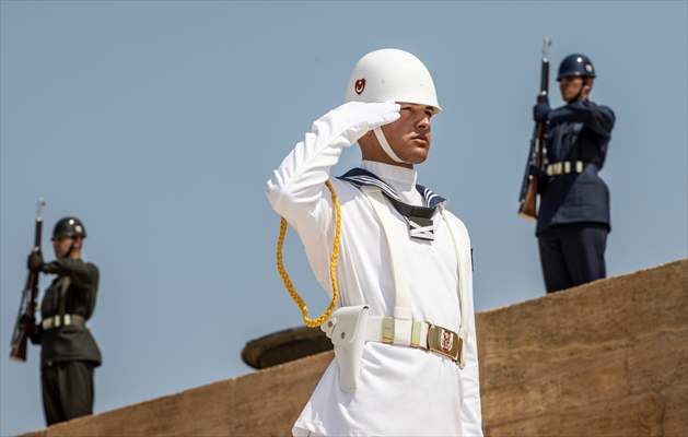 Cumhurbaşkanı Recep Tayyip Erdoğan Yüksek Askeri Şura üyeleri ile Anıtkabir'i ziyaret etti