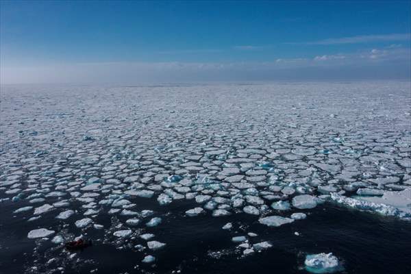 Climate Change melts ice and glaciers in Arctic