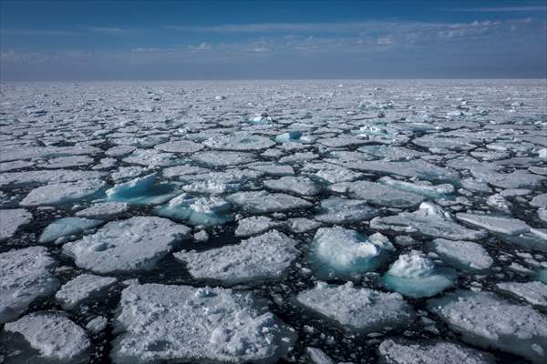 Climate Change melts ice and glaciers in Arctic