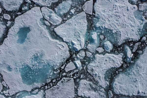 Climate Change melts ice and glaciers in Arctic