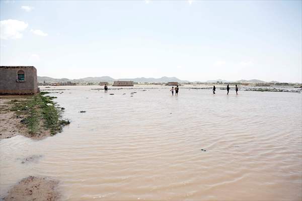 Heavy rains cause flash flooding in Yemen