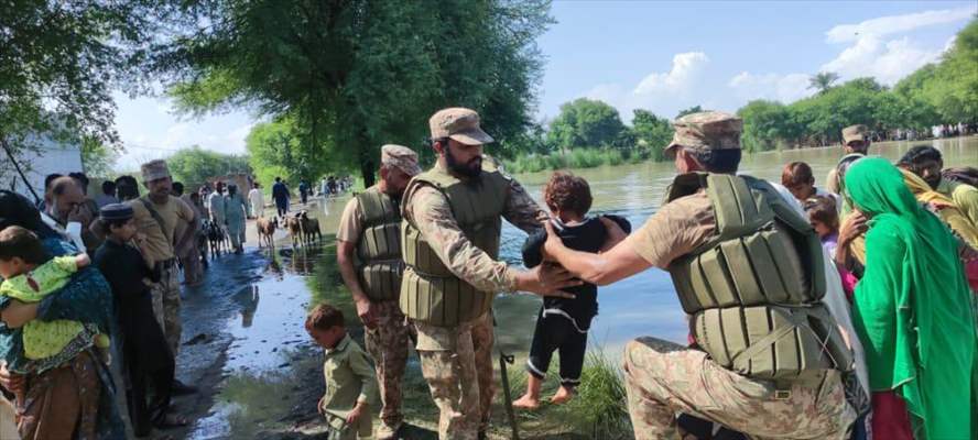 Pakistan Army assist search and rescue operations