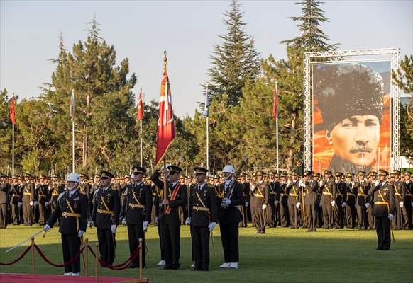 MSÜ Kara Harp Okulu Diploma Alma ve Sancak Devir Teslim Töreni