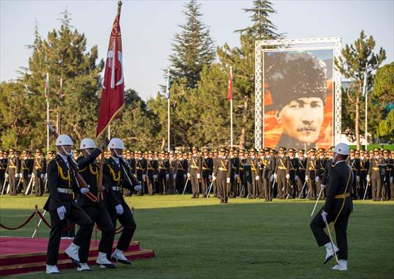 MSÜ Kara Harp Okulu Diploma Alma ve Sancak Devir Teslim Töreni