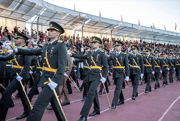 MSÜ Kara Harp Okulu Diploma Alma ve Sancak Devir Teslim Töreni