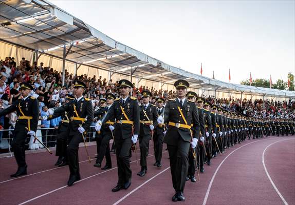 MSÜ Kara Harp Okulu Diploma Alma ve Sancak Devir Teslim Töreni