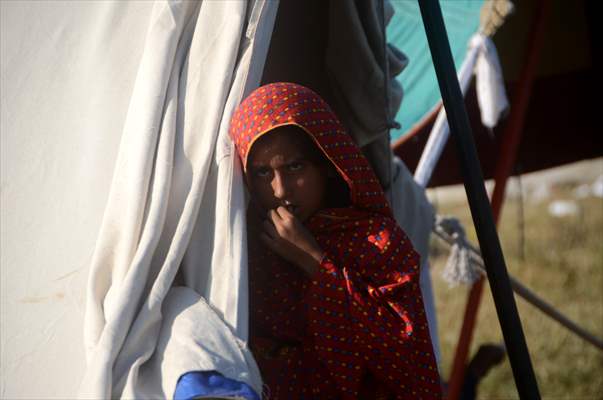 Pakistani flood victims in makeshift camp