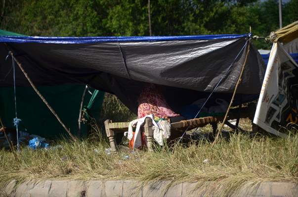 Pakistani flood victims in makeshift camp