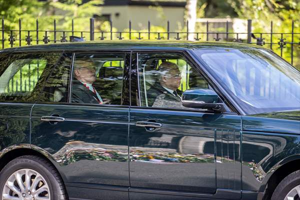 Queen Elizabeth II’s coffin travels from Balmoral Castle to the Palace of Holyroodhouse in Edinburgh