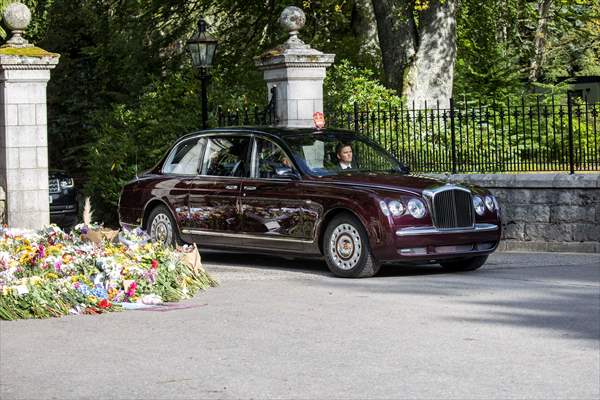 Queen Elizabeth II’s coffin travels from Balmoral Castle to the Palace of Holyroodhouse in Edinburgh