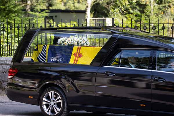 Queen Elizabeth II’s coffin travels from Balmoral Castle to the Palace of Holyroodhouse in Edinburgh