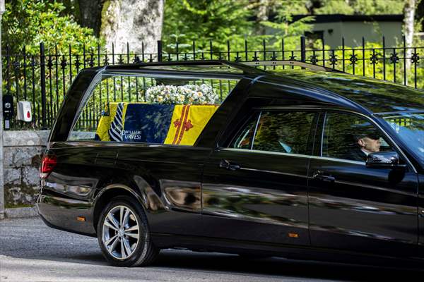 Queen Elizabeth II’s coffin travels from Balmoral Castle to the Palace of Holyroodhouse in Edinburgh