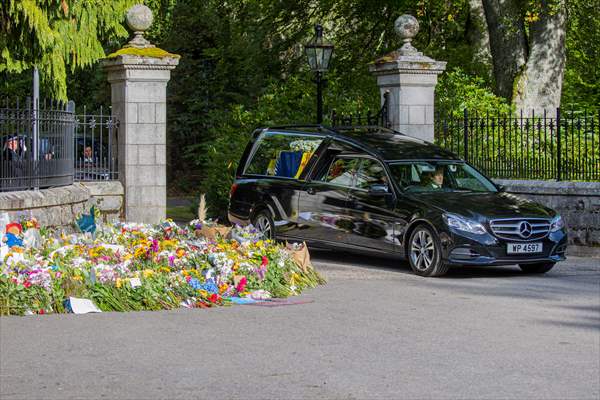 Queen Elizabeth II’s coffin travels from Balmoral Castle to the Palace of Holyroodhouse in Edinburgh