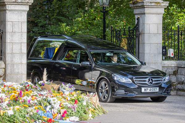 Queen Elizabeth II’s coffin travels from Balmoral Castle to the Palace of Holyroodhouse in Edinburgh