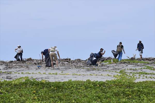 International Coastal Cleanup Day in El Salvador