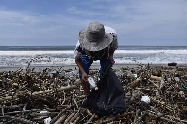 International Coastal Cleanup Day in El Salvador