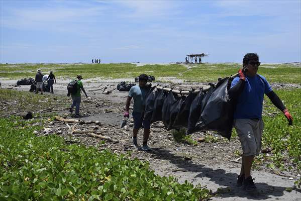 International Coastal Cleanup Day in El Salvador