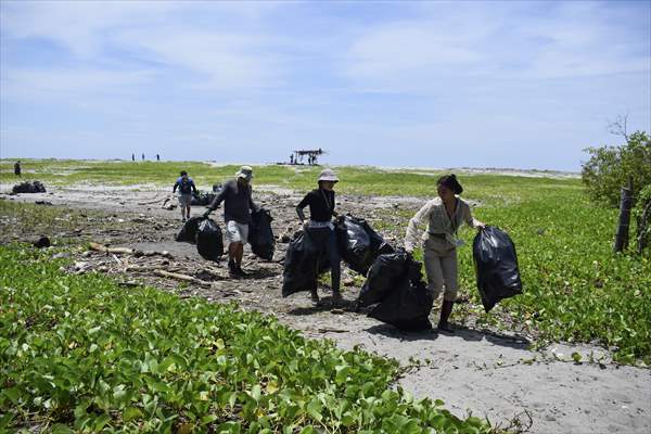 International Coastal Cleanup Day in El Salvador