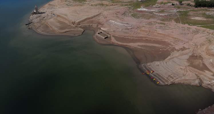 Drought in Spain reveals ancient structures