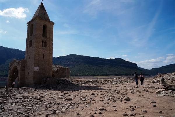 Drought in Spain reveals ancient structures