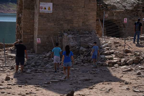 Drought in Spain reveals ancient structures