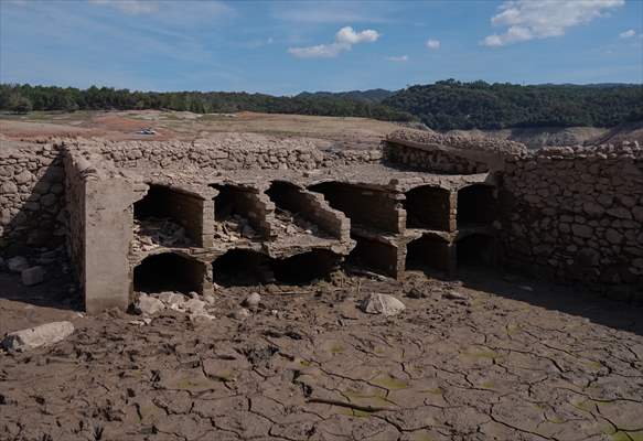 Drought in Spain reveals ancient structures