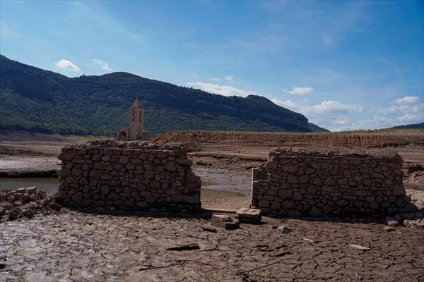 Drought in Spain reveals ancient structures