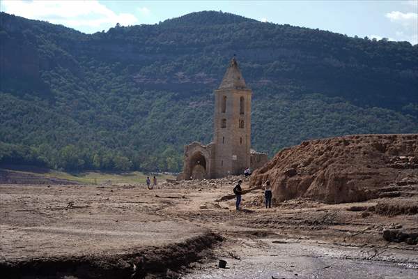 Drought in Spain reveals ancient structures