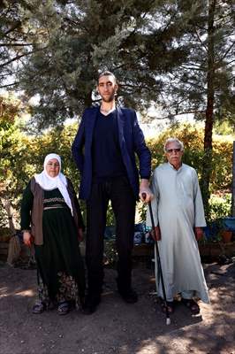 Sultan Kosen: World's tallest man and Guinness World Record holder