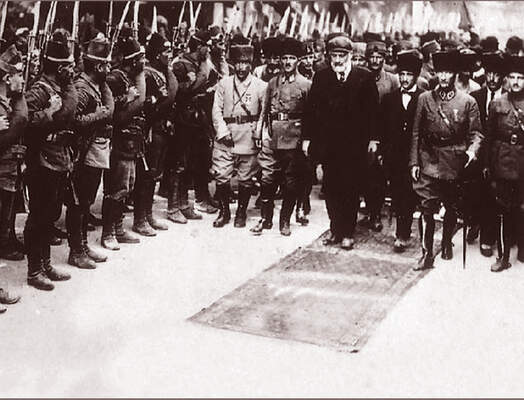 Mustafa Kemal Atatürk İzmit'te