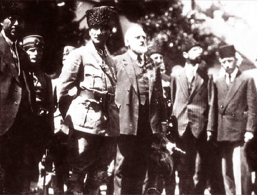 Mustafa Kemal Atatürk İzmit'te