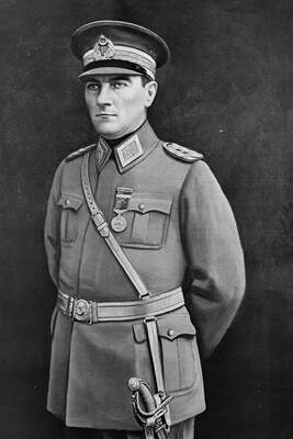 Mareşal üniformalı Atatürk Tablosu