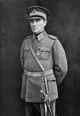 Mareşal üniformalı Atatürk Tablosu