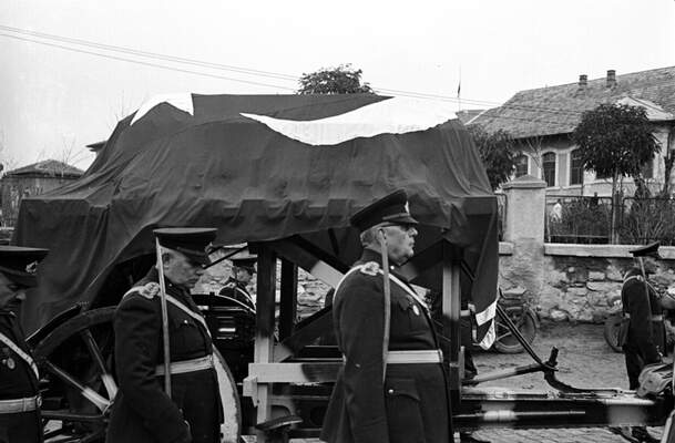 Atatürk'ün cenazesi TBMM'ye götürülüyor