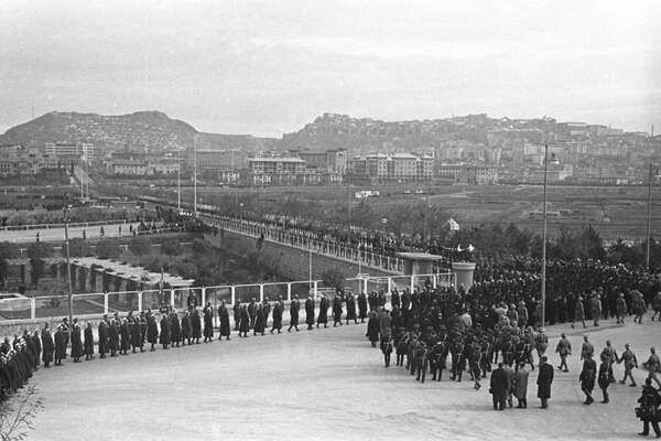 Atatürk'ün cenazesi TBMM'ye götürülüyor