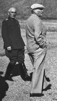 Atatürk yürüyüşte