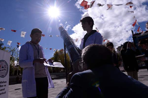 Ardahan'da güneş tutulması gözlemlendi