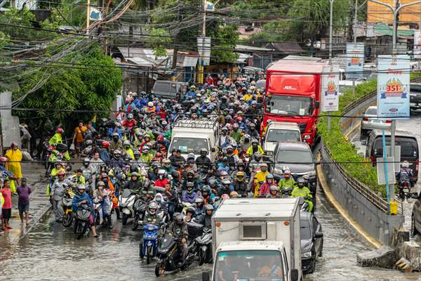 Tropical Storm Nalgae hits Philippines