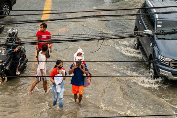 Tropical Storm Nalgae hits Philippines